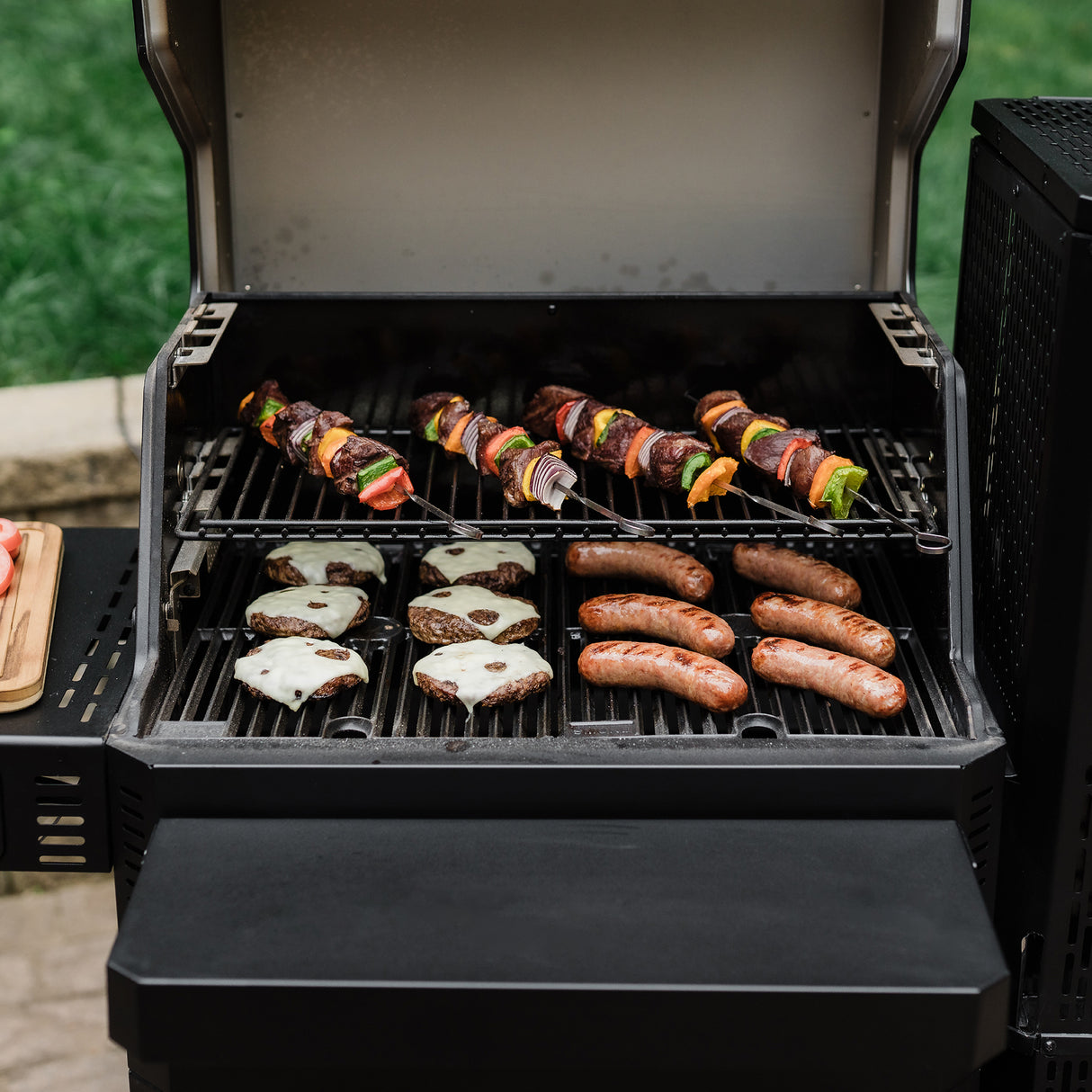 Masterbuilt® - Gravity Series™ 600 Digital Charcoal BBQ & Smoker